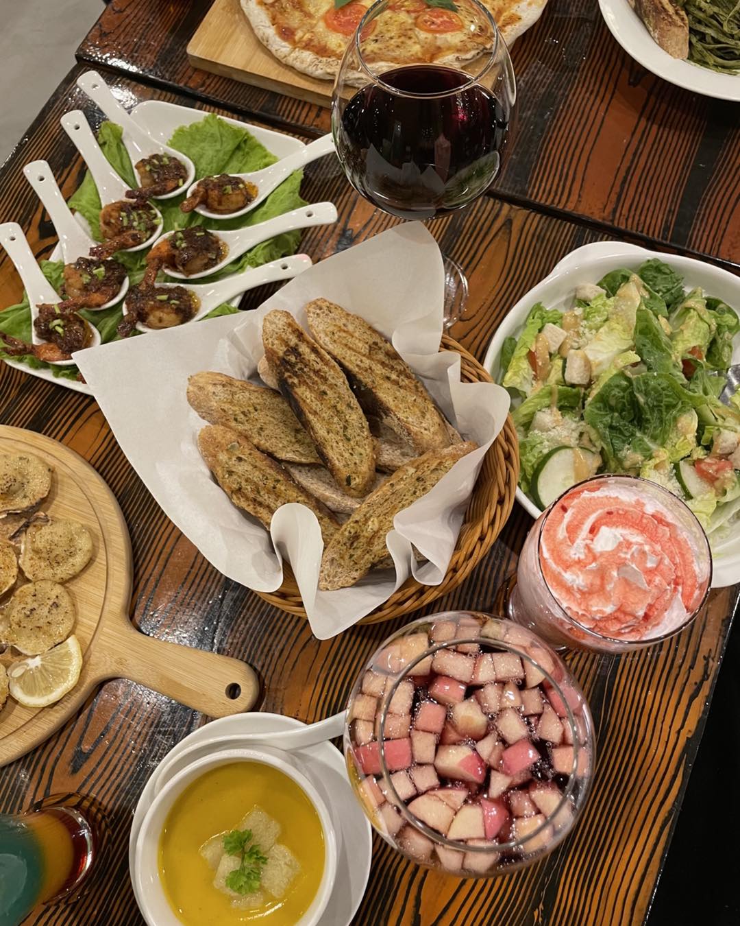 Seafood and starters at Lola's